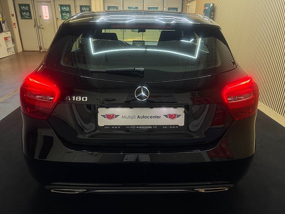 Mercedes-Benz A180 4 of 5