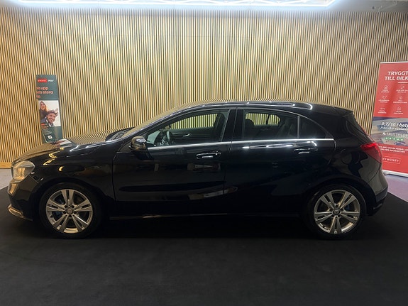 Mercedes-Benz A180 2 of 5