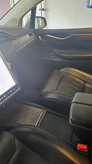 Tesla Model X 9 of 21