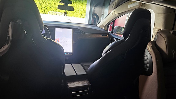 Tesla Model X 12 of 21