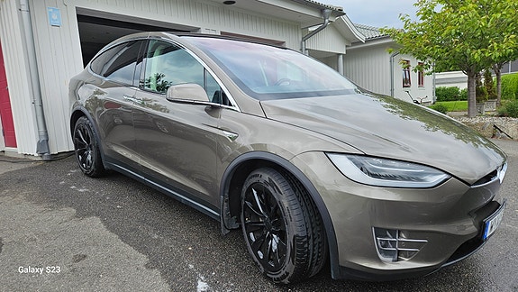 Tesla Model X 6 of 21