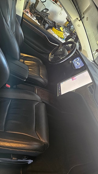 Tesla Model X 15 of 21