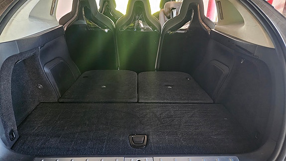 Tesla Model X 16 of 21