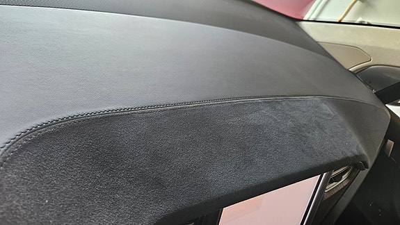 Tesla Model X 8 of 21