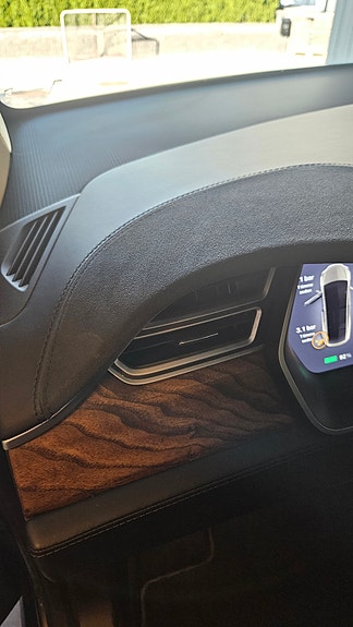 Tesla Model X 10 of 21