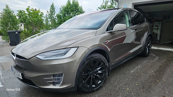 Tesla Model X 7 of 21