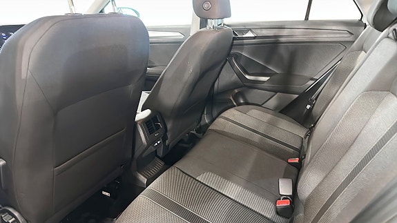 Volkswagen T-Roc 12 of 20