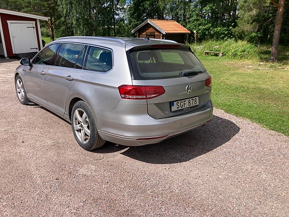 Volkswagen Passat 2 of 5