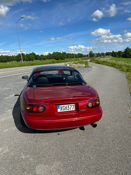 Mazda MX-5 4 of 5