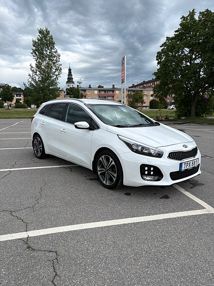 Kia Ceed 2 of 5