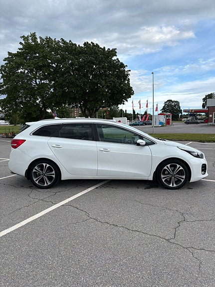 Kia Ceed 3 of 5