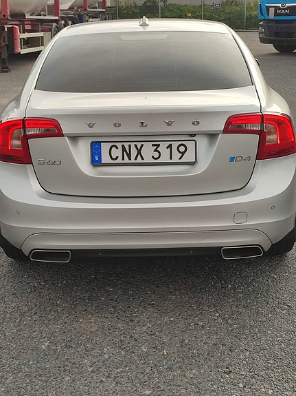 Volvo S60 4 of 5