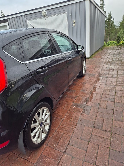 Ford Fiesta 2 of 5