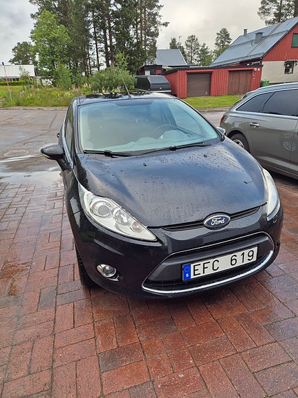 Ford Fiesta 4 of 5
