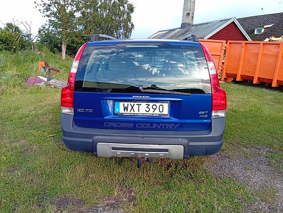 Volvo XC70 2 of 5
