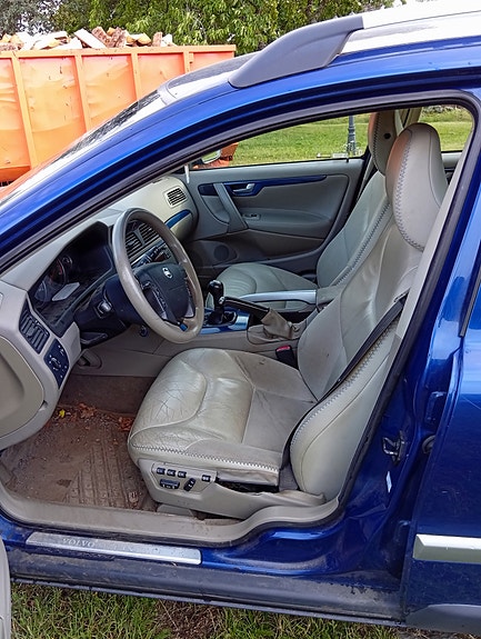 Volvo XC70 3 of 5