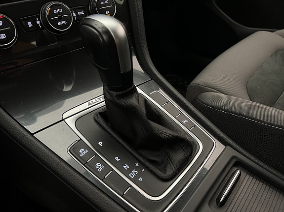Volkswagen Golf Alltrack 26 of 30