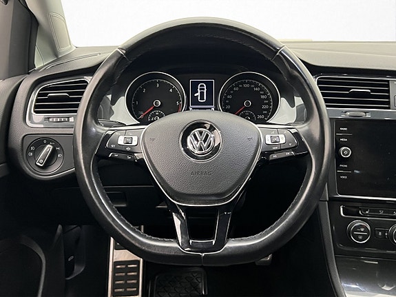 Volkswagen Golf Alltrack 14 of 30