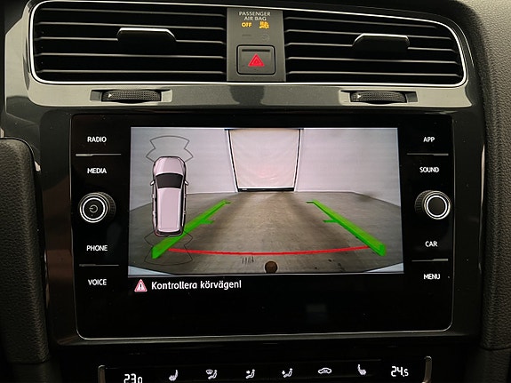 Volkswagen Golf Alltrack 24 of 30