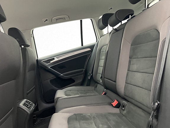 Volkswagen Golf Alltrack 17 of 30