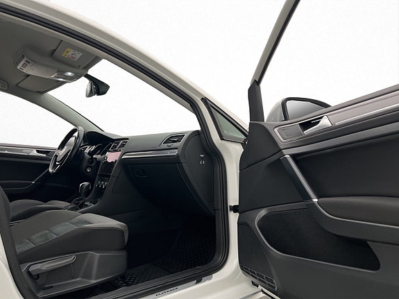 Volkswagen Golf Alltrack 16 of 30