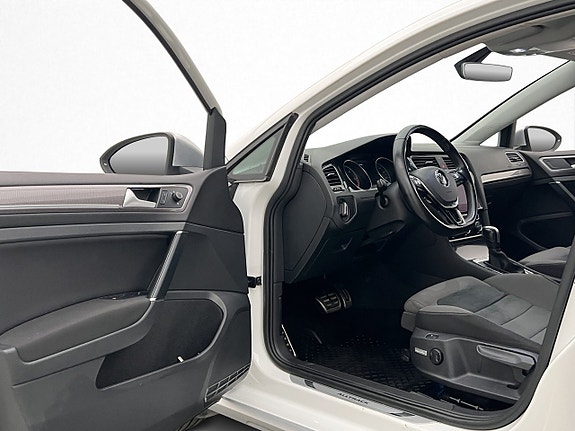 Volkswagen Golf Alltrack 11 of 30