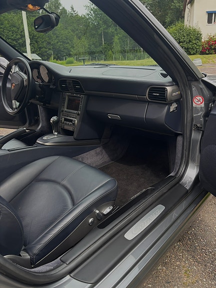 Porsche 911 Carrera 10 of 30