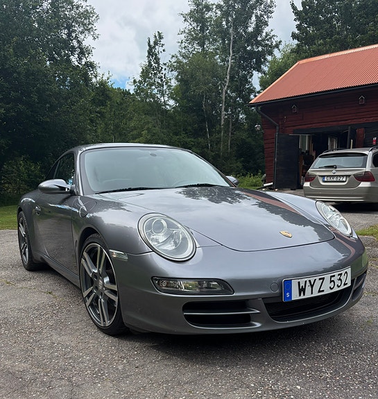 Porsche 911 Carrera 2 of 5