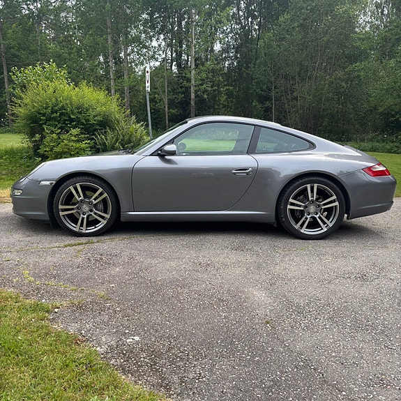 Porsche 911 Carrera 3 of 5