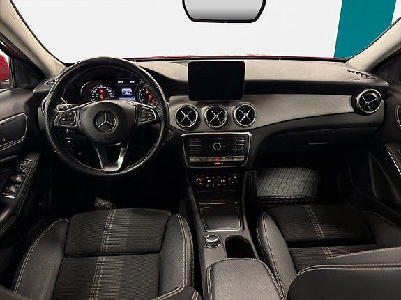 Mercedes-Benz GLA220 18 of 21