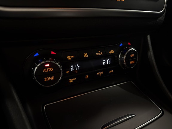 Mercedes-Benz GLA220 14 of 21