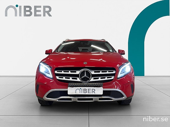 Mercedes-Benz GLA220 2 of 5