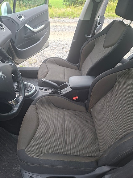 Peugeot 308 SW 5 of 6