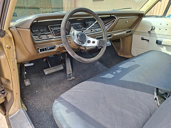 Plymouth Fury 12 of 19