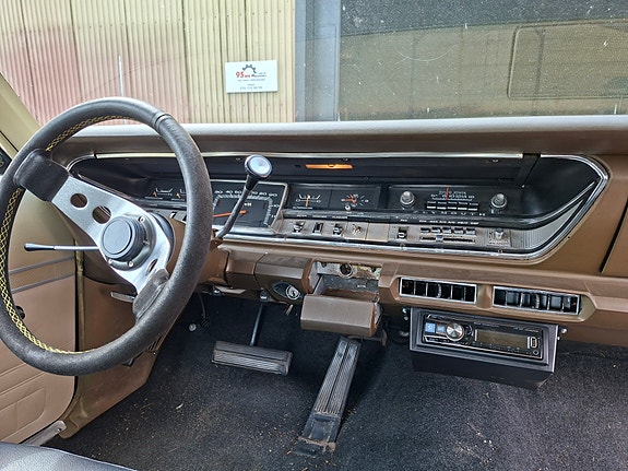 Plymouth Fury 15 of 19