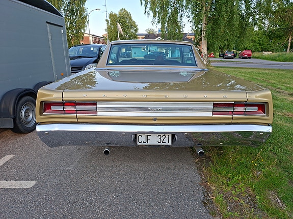 Plymouth Fury 5 of 19