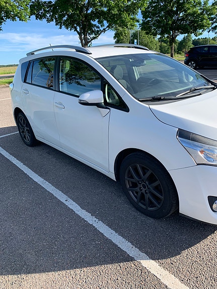 Toyota Verso 2 of 5