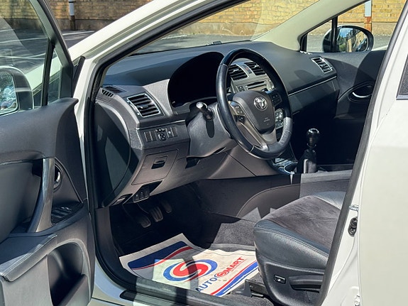 Toyota Avensis 15 of 21