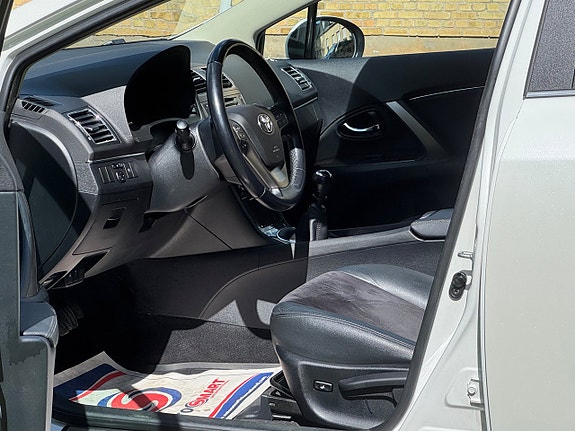 Toyota Avensis 16 of 21
