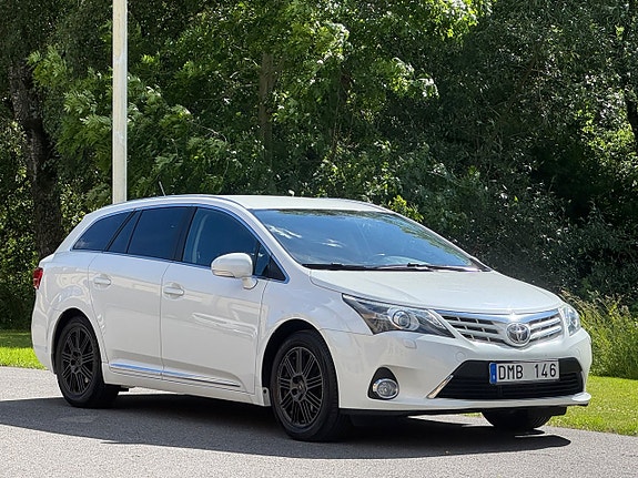 Toyota Avensis 2 of 21