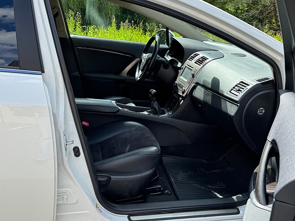 Toyota Avensis 19 of 21