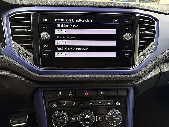 Volkswagen T-Roc 23 of 30