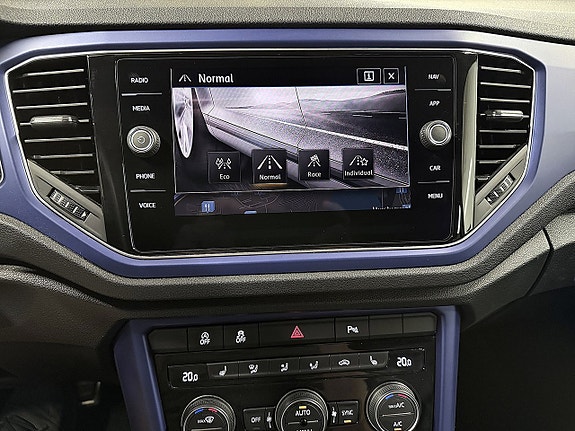 Volkswagen T-Roc 24 of 30