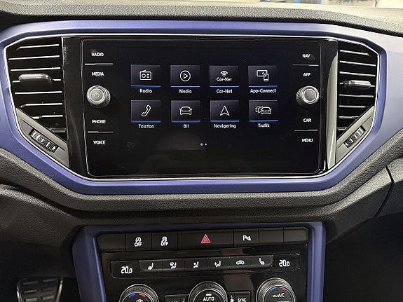 Volkswagen T-Roc 17 of 30