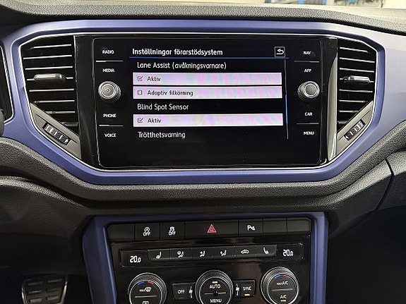 Volkswagen T-Roc 22 of 30