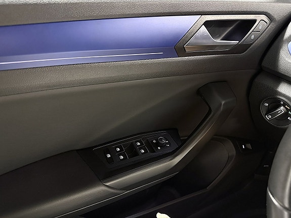 Volkswagen T-Roc 10 of 30