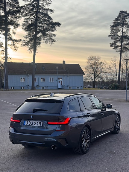 BMW 320d 4 of 5