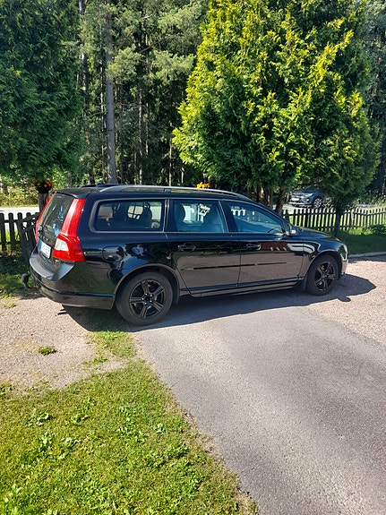 Volvo V70 3 of 3