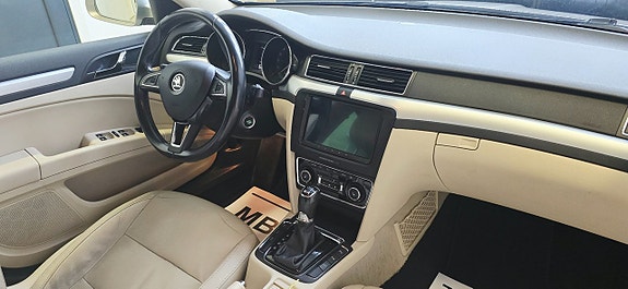 Skoda Superb 16 of 22