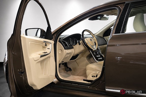 Volvo XC60 9 of 22